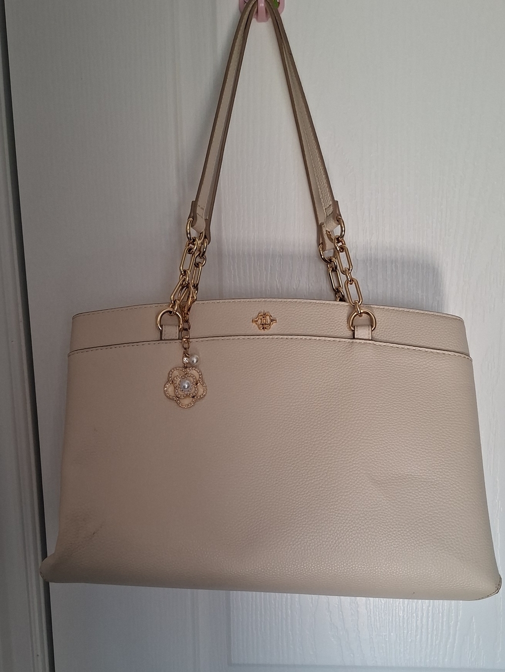 Elegant Cream Tote Bag with Gold Hardware